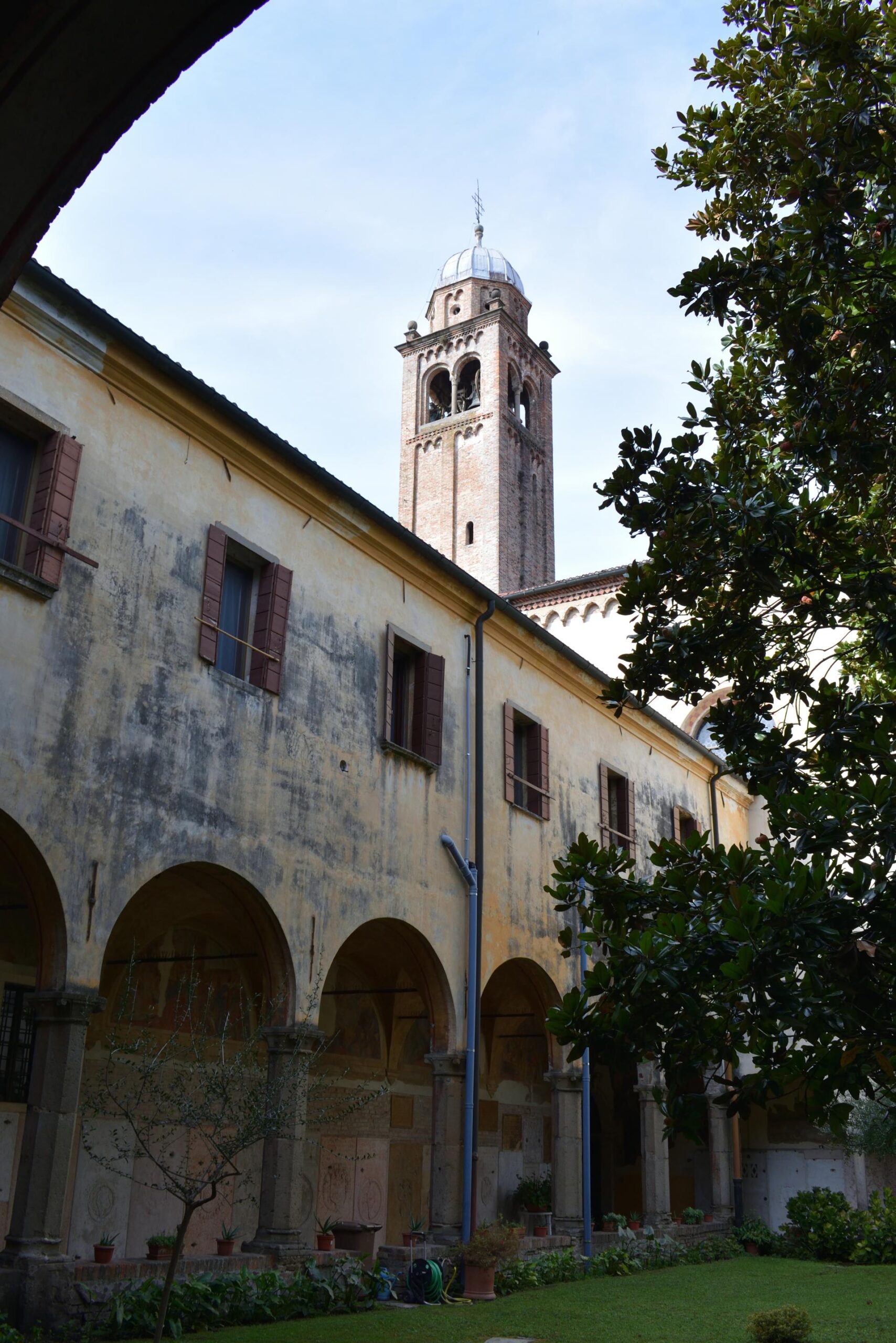 Campanile di San Francesco visto dal chiostro Sant'Antonio