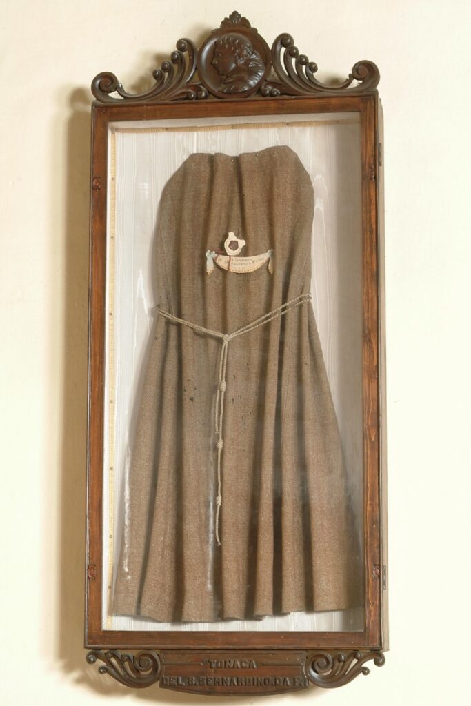 Teca con la veste del beato Bernardino da Feltre (1925 - 1940)